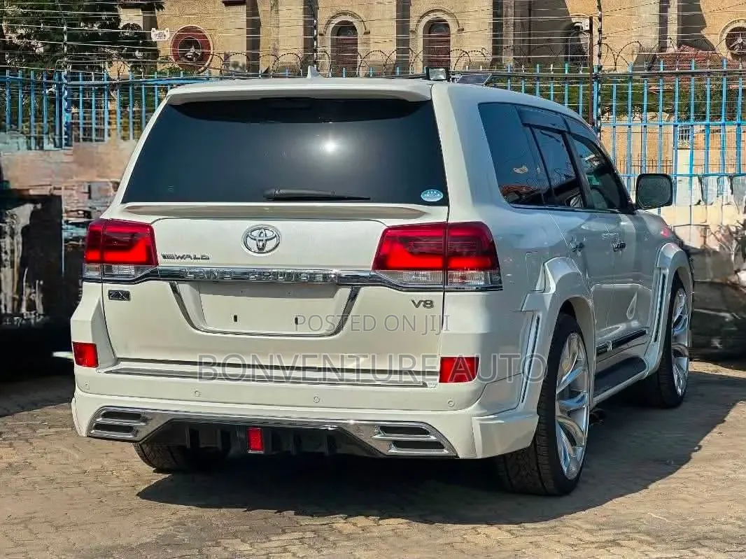 Toyota Land Cruiser 4.6 V8 ZX 2018 Pearl