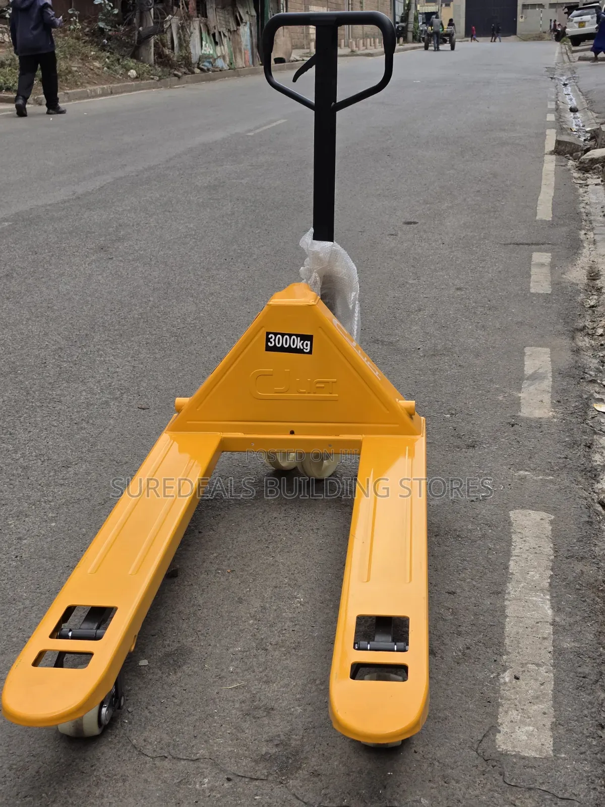 Heavy-Duty Hand Pallet Truck,wide=685mm