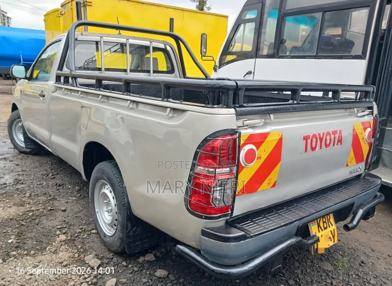 Toyota Hilux 2.5 D-4D SRX 2011 Gray