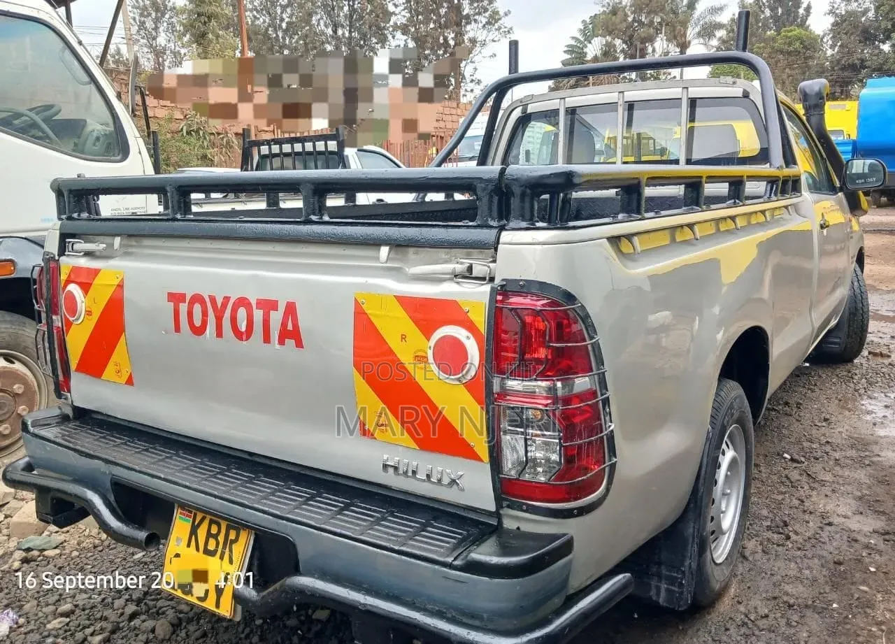 Toyota Hilux 2.5 D-4D SRX 2011 Gray