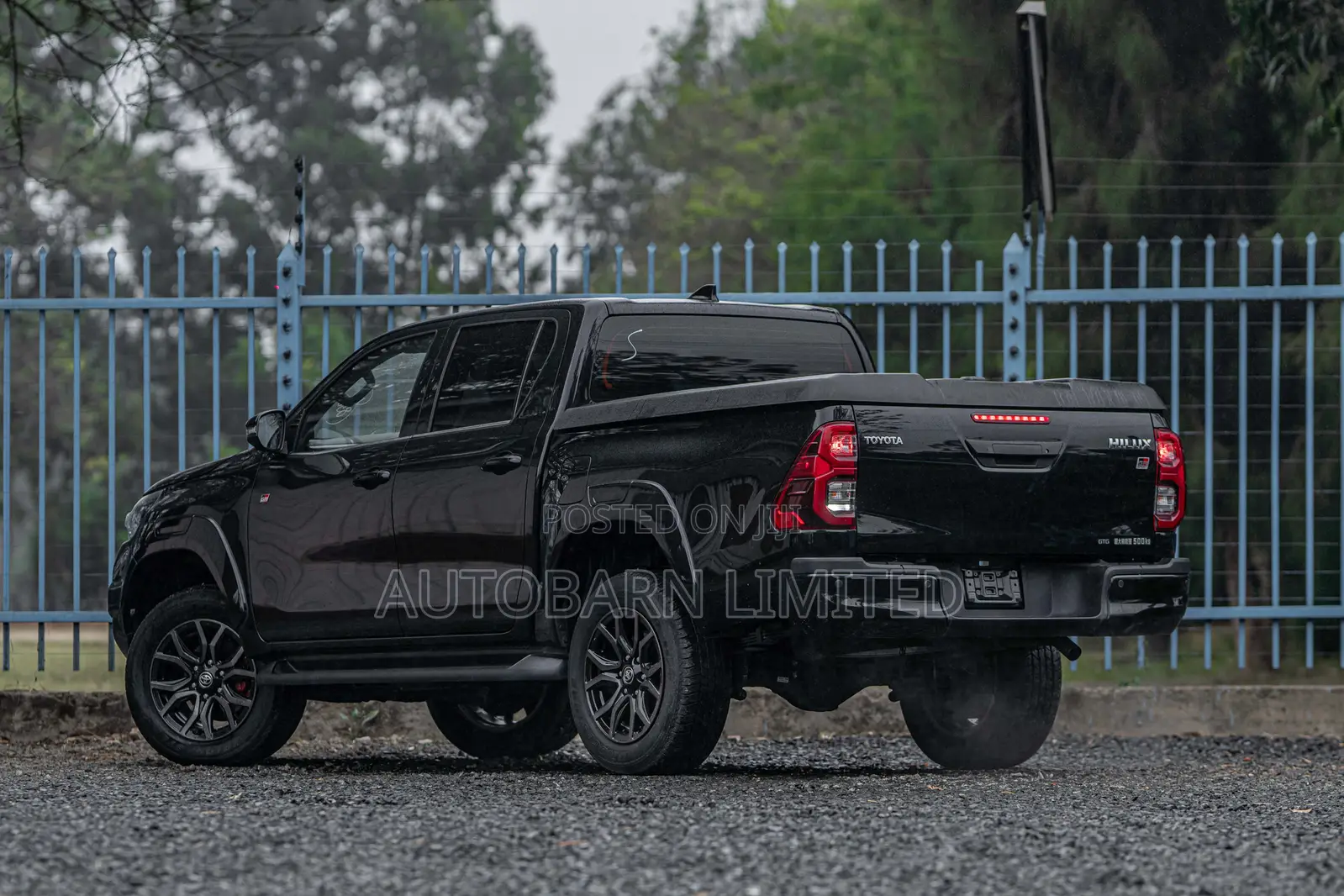 Toyota Hilux 2022 Black