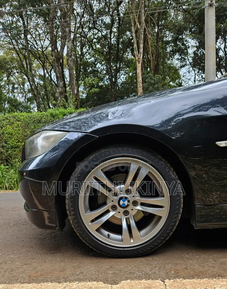 BMW 320i 2005 Black