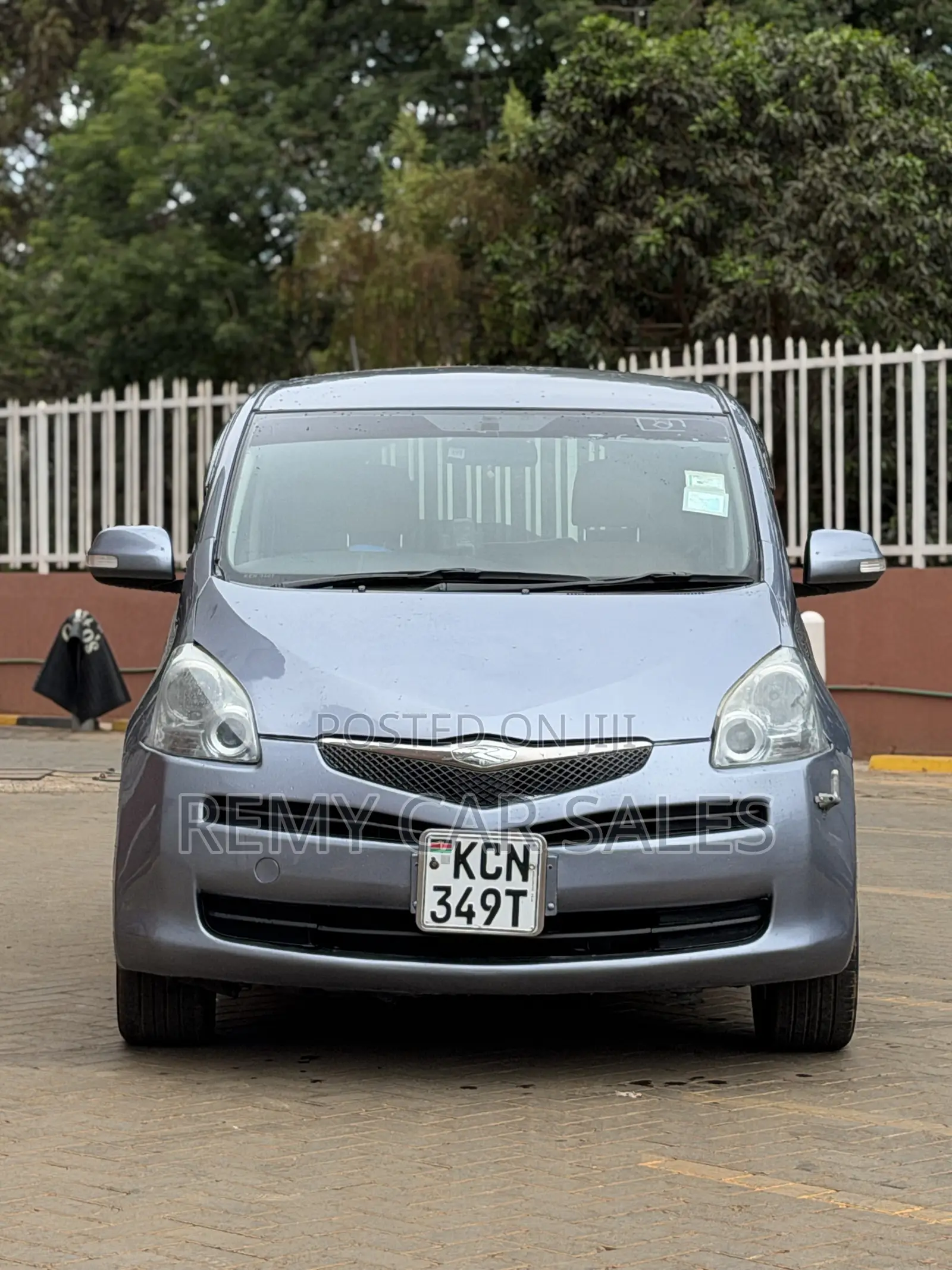 Toyota Ractis 2010 Gray