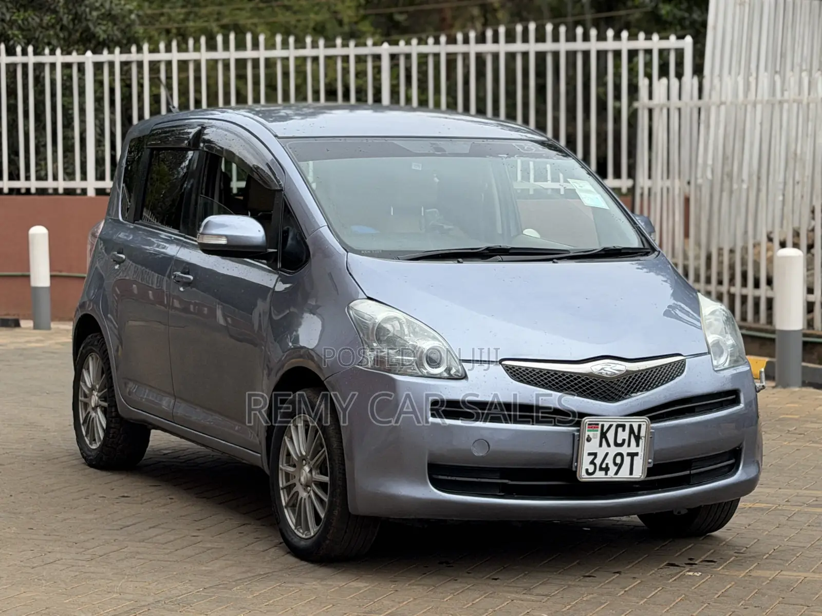 Toyota Ractis 2010 Gray