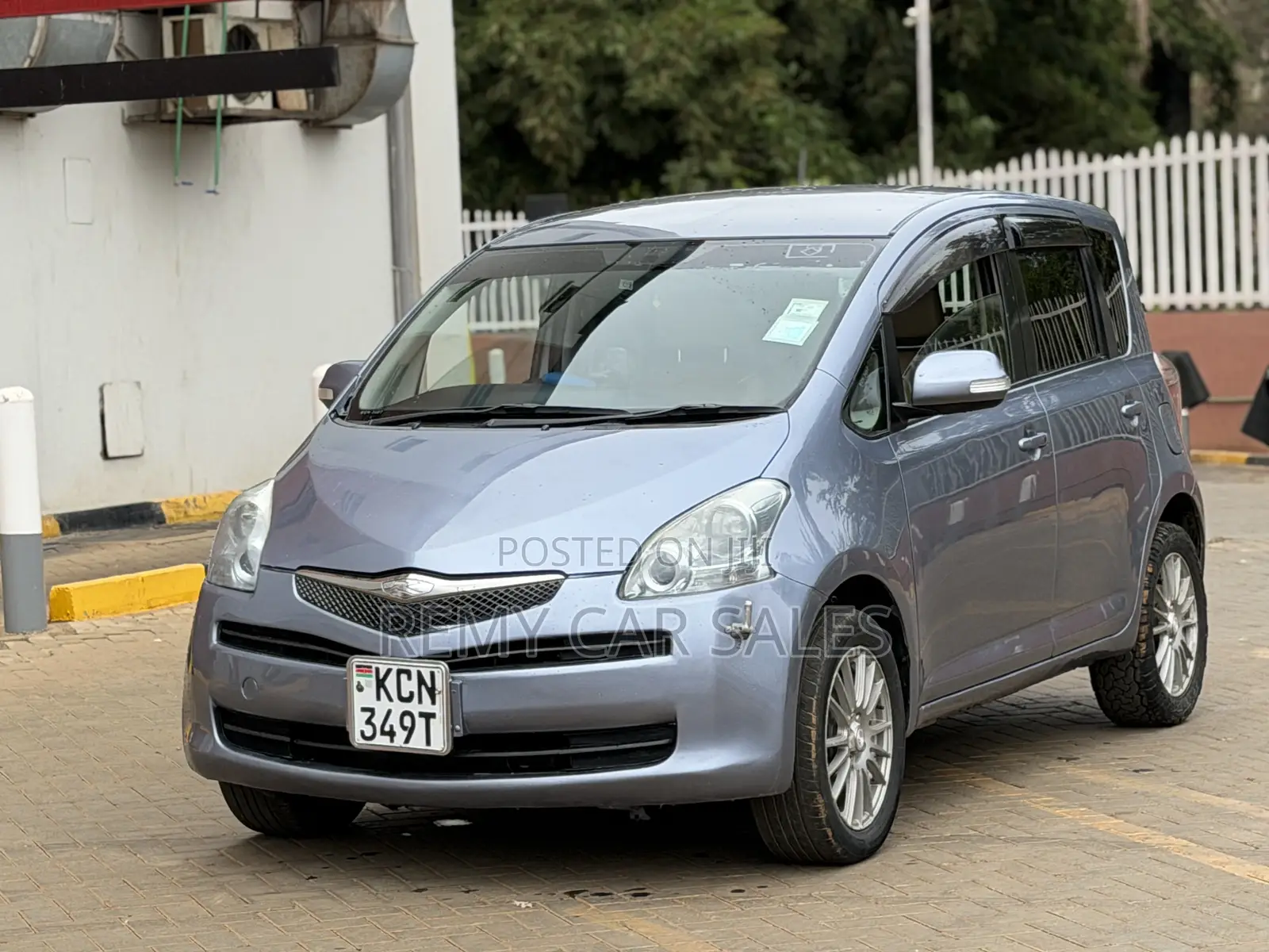 Toyota Ractis 2010 Gray