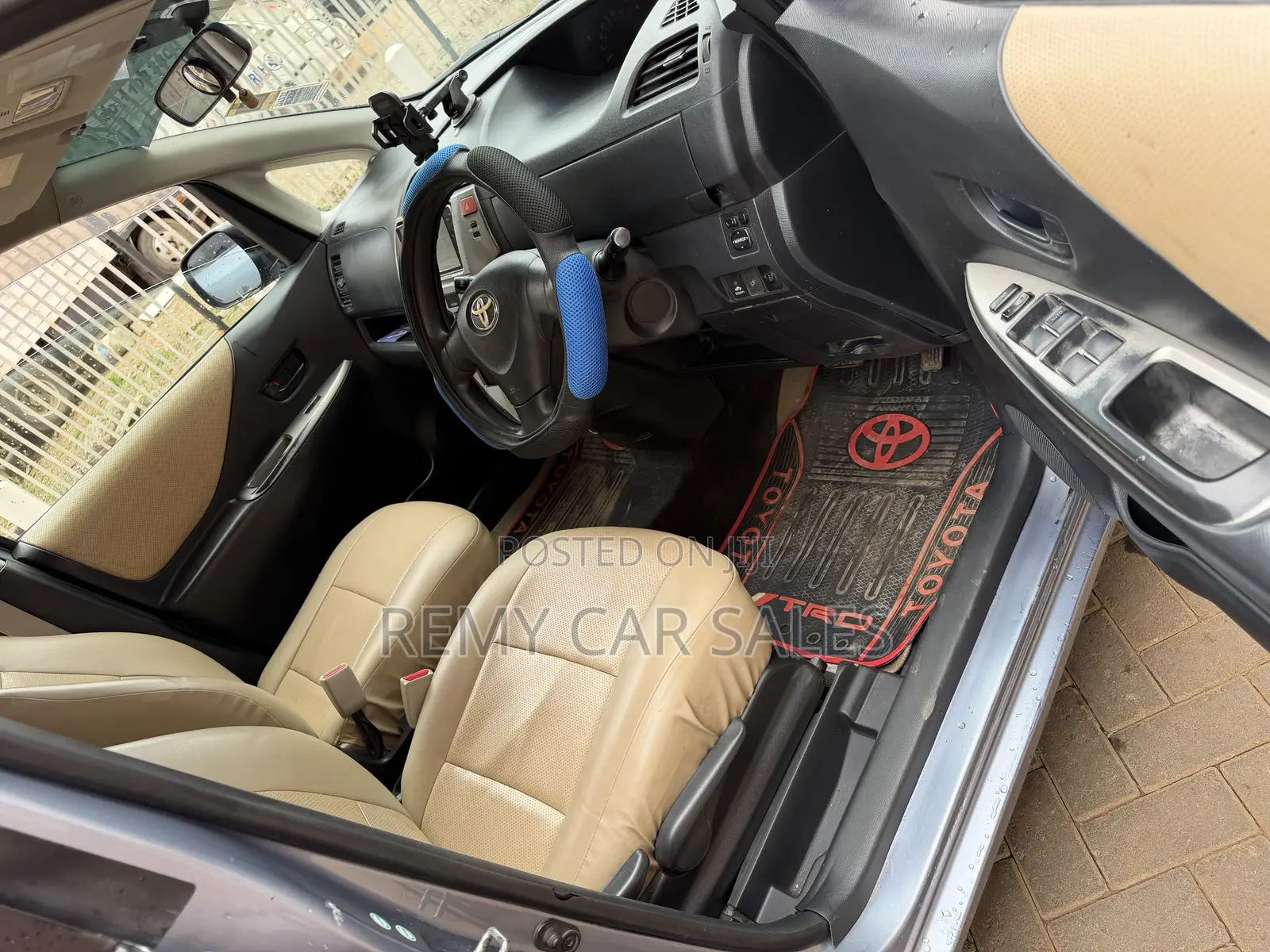 Toyota Ractis 2010 Gray