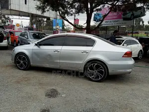 Volkswagen Passat 2012 Silver