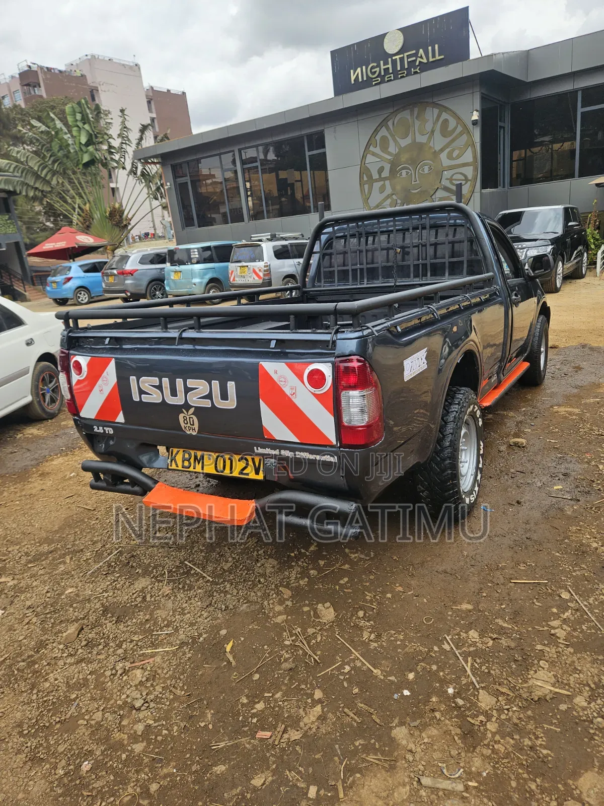 Isuzu D-MAX 2011 Gray