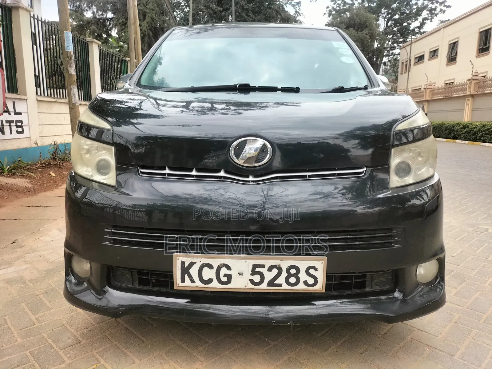 Toyota Voxy 2010 Blue