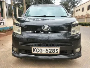 Toyota Voxy 2010 Blue