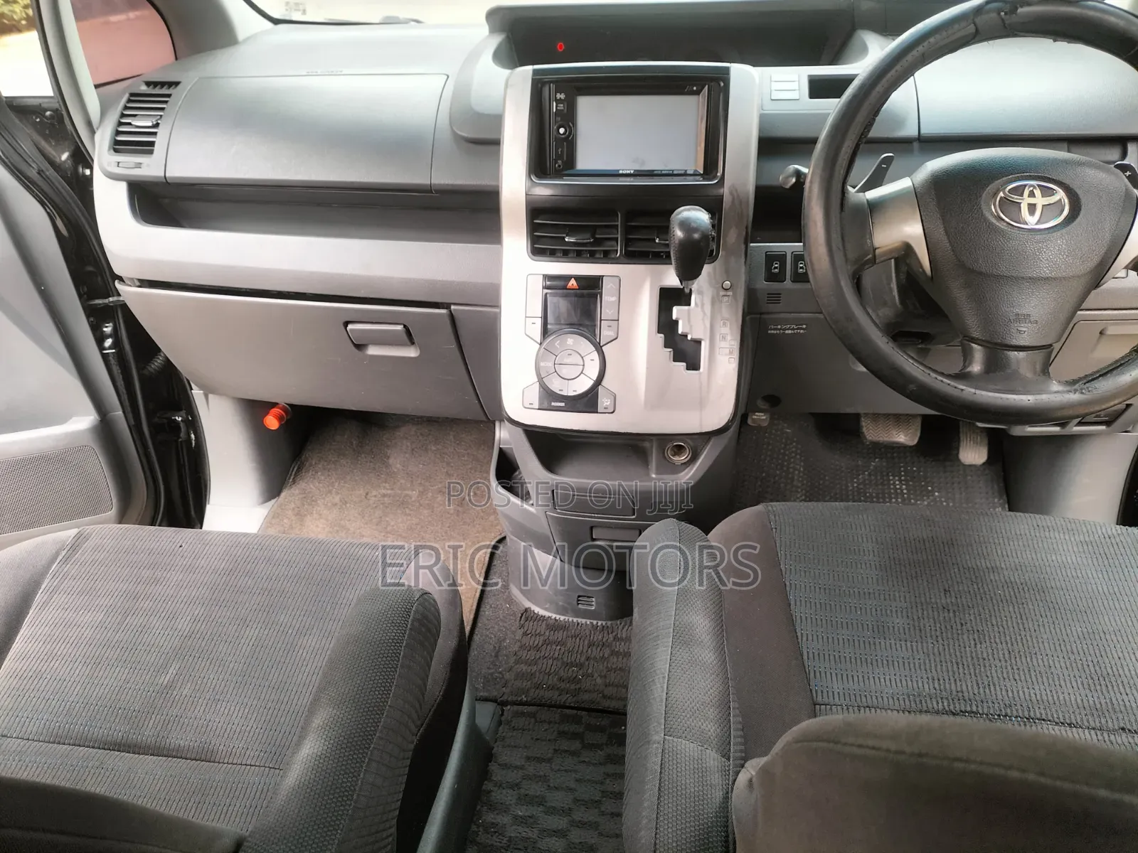 Toyota Voxy 2010 Blue