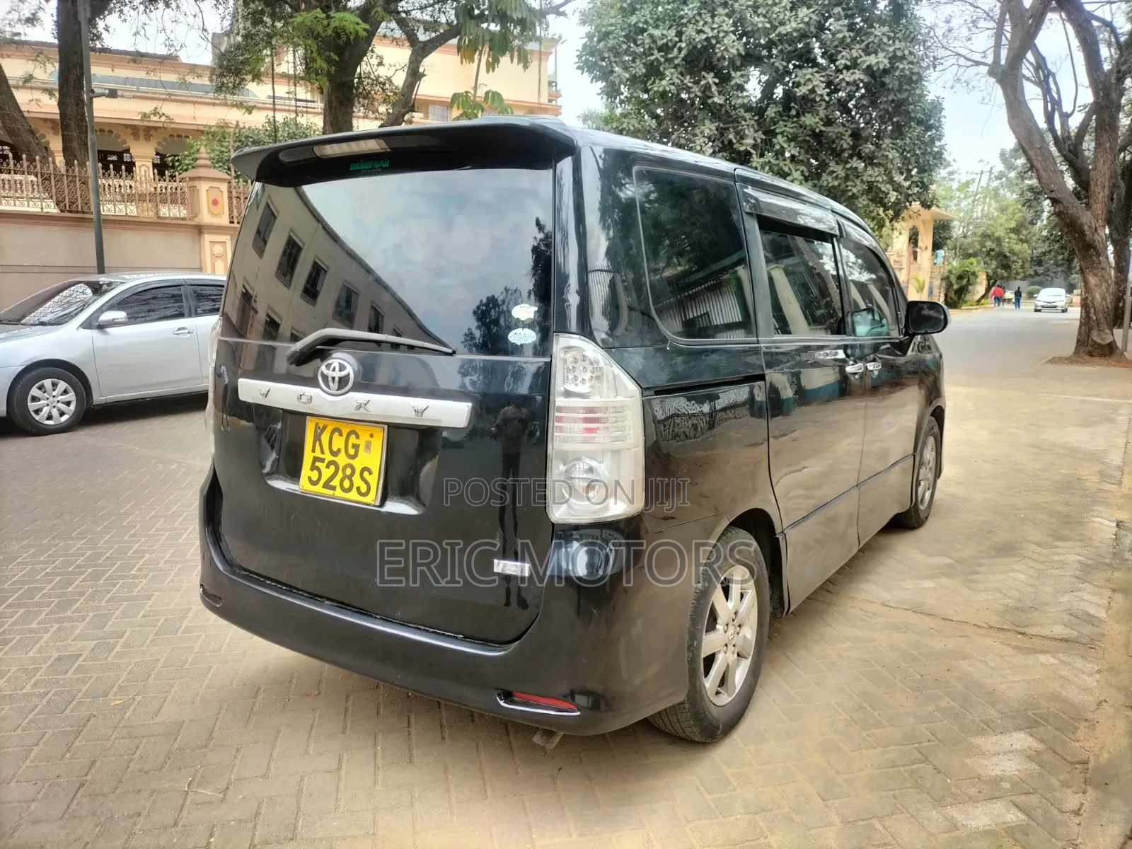 Toyota Voxy 2010 Blue