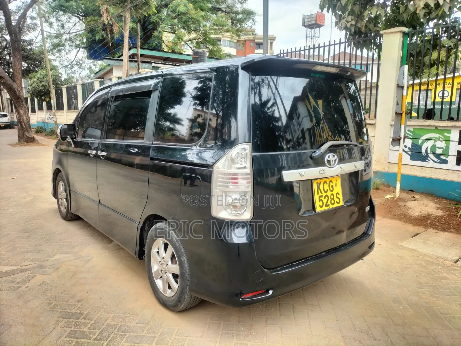 Toyota Voxy 2010 Blue