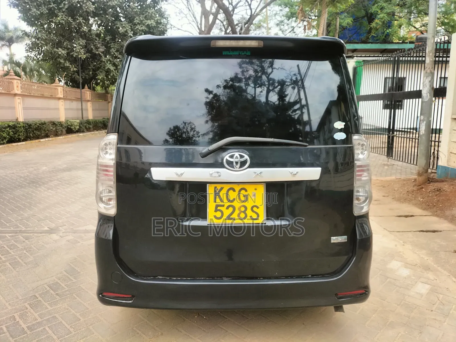 Toyota Voxy 2010 Blue