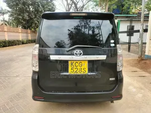 Toyota Voxy 2010 Blue