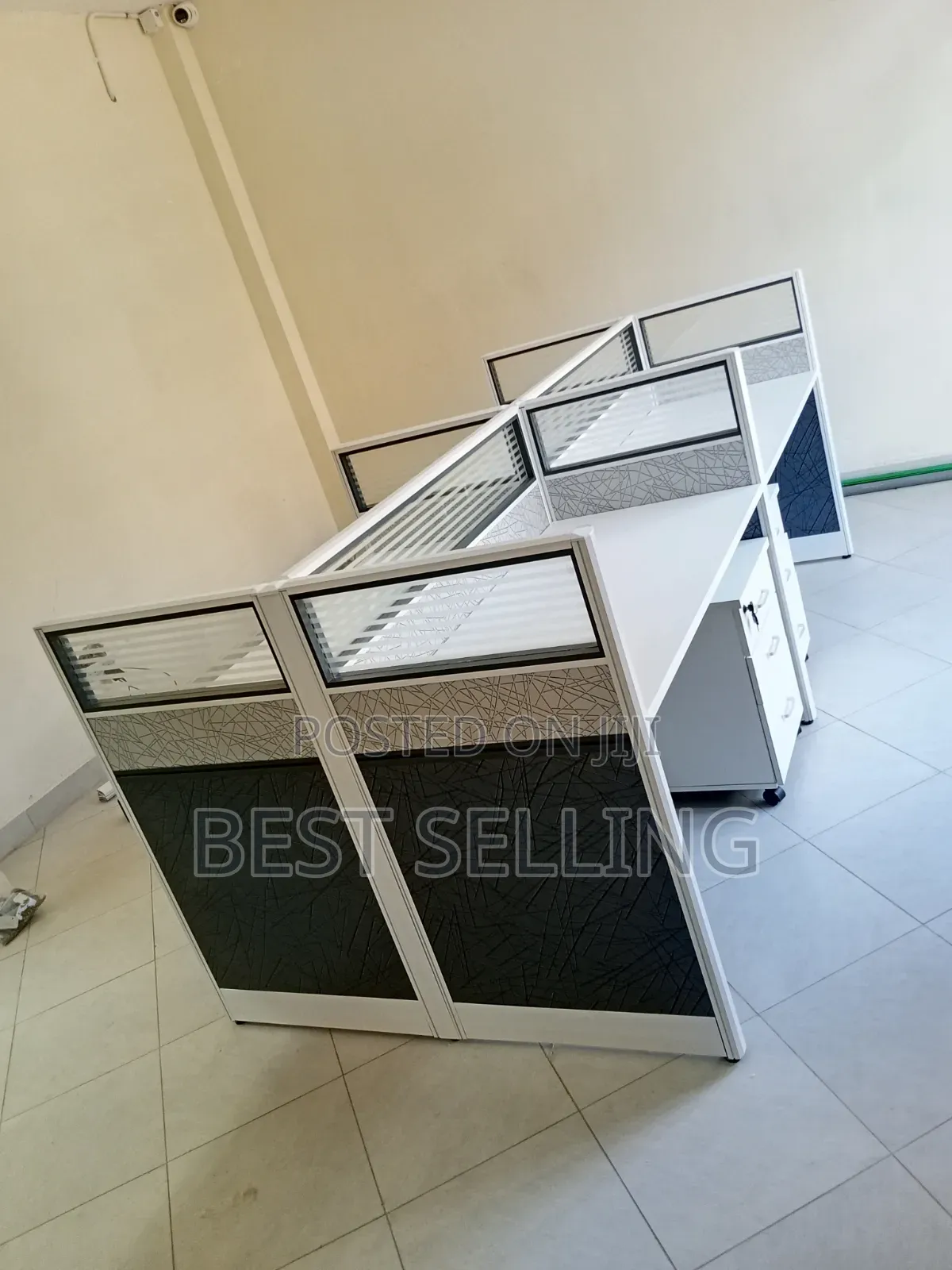 White Black 4 Way Working Station