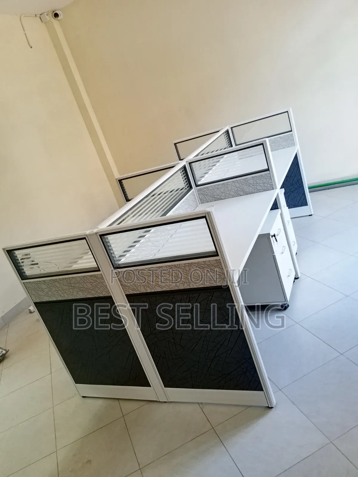 White Black 4 Way Working Station