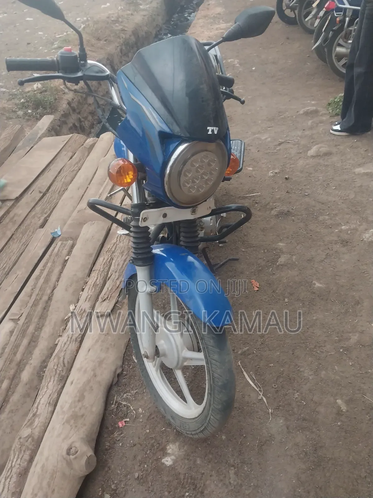 TVS HLX 125 2025 Blue