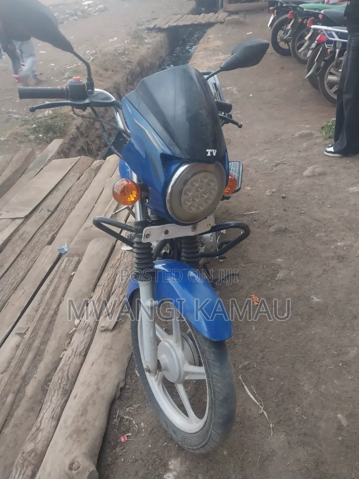TVS HLX 125 2025 Blue