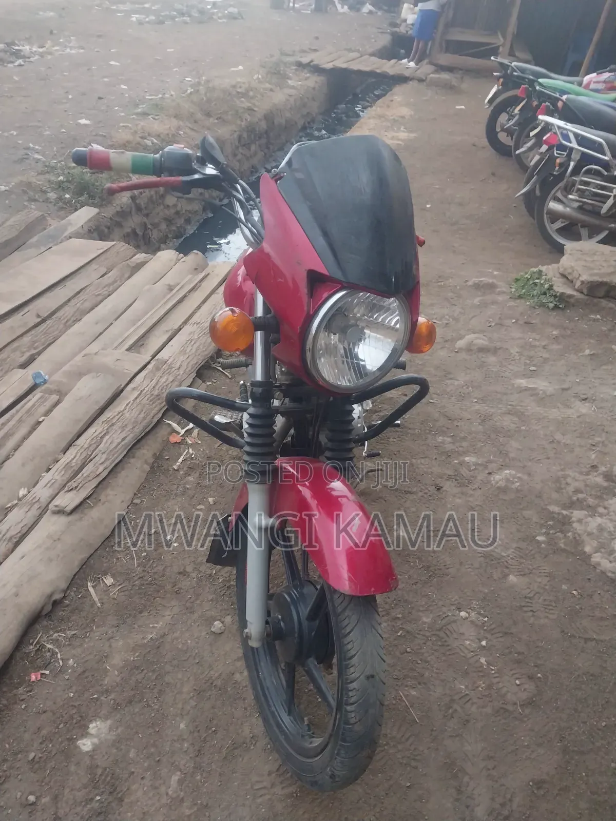 TVS HLX Plus ES 2025 Red