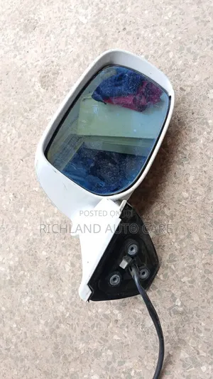 Sidemirror Toyota Blade RHS White With Indicator and 7wire