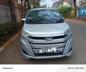 Toyota Noah 2019 Silver