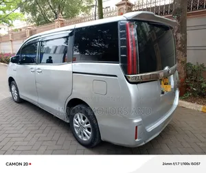 Toyota Noah 2019 Silver