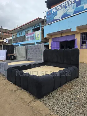 6 by 6 Bubble Bed Black Velvet Scalloped Design