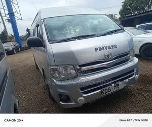 Toyota HiAce 2014 Silver
