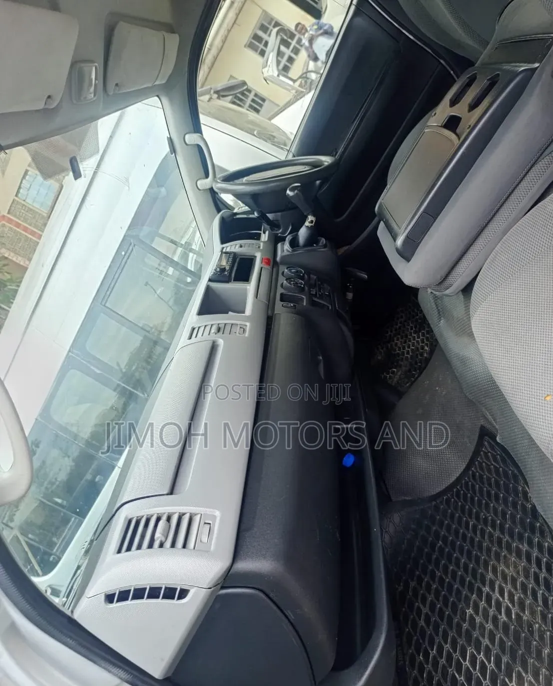 Toyota HiAce 2014 Silver