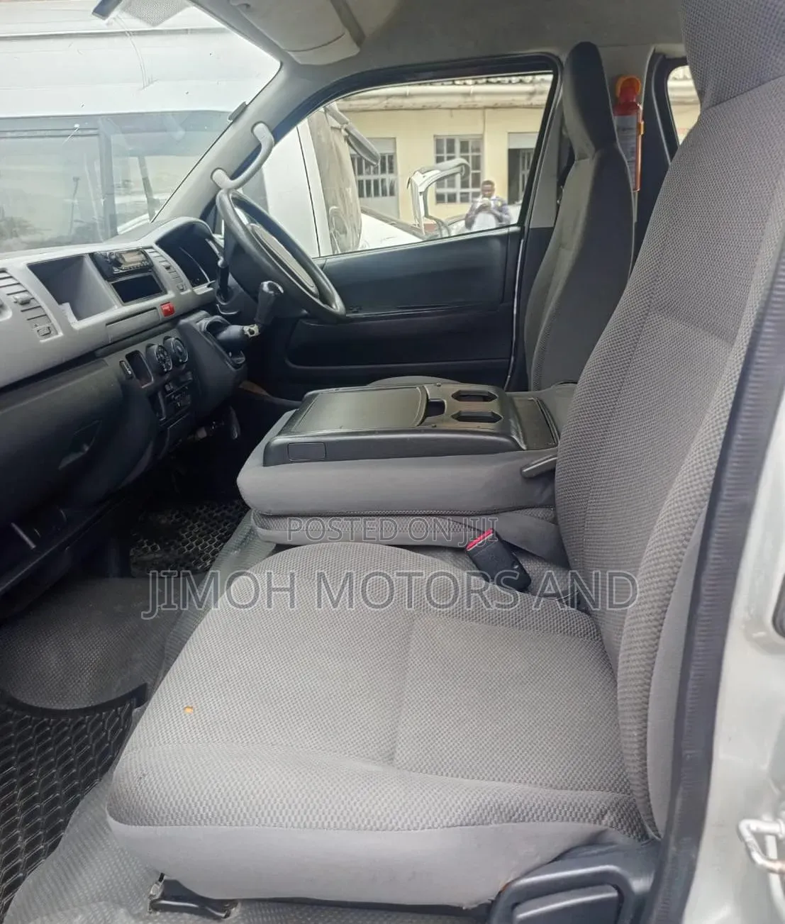 Toyota HiAce 2014 Silver