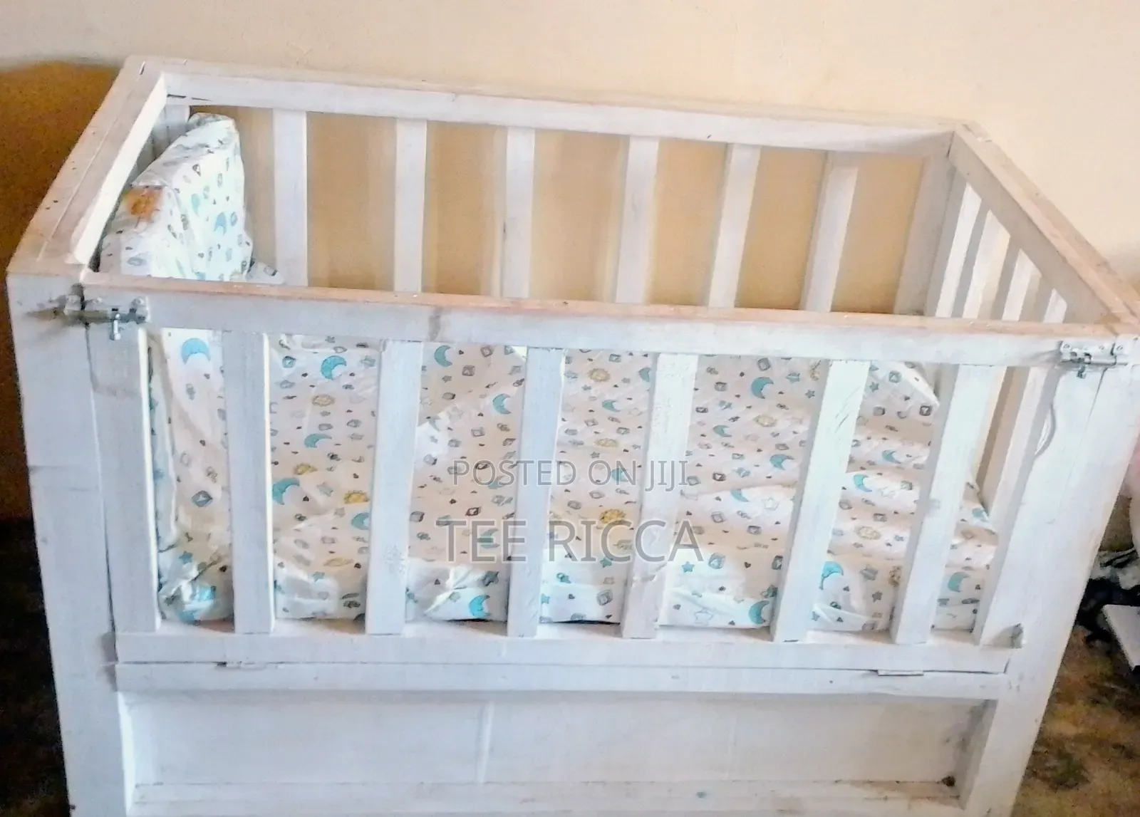 Baby Cot Only Used for 3 Months Dm for Price Negotiation