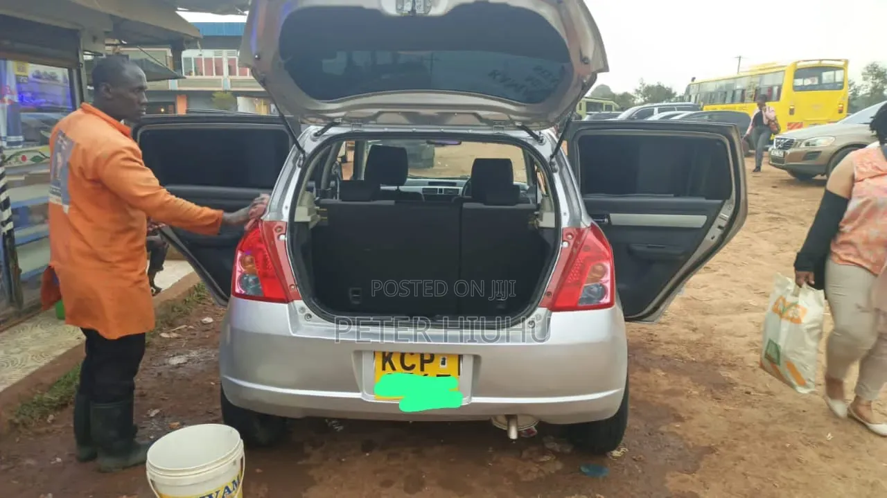 Suzuki Swift 2010 Silver