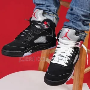 Air Jordan 5 OG ” Black Metallic “
Sneakers