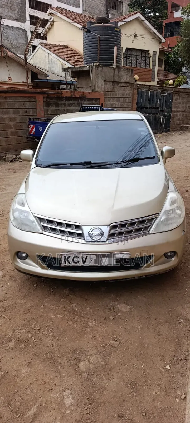 Nissan Tiida 2012 Gold
