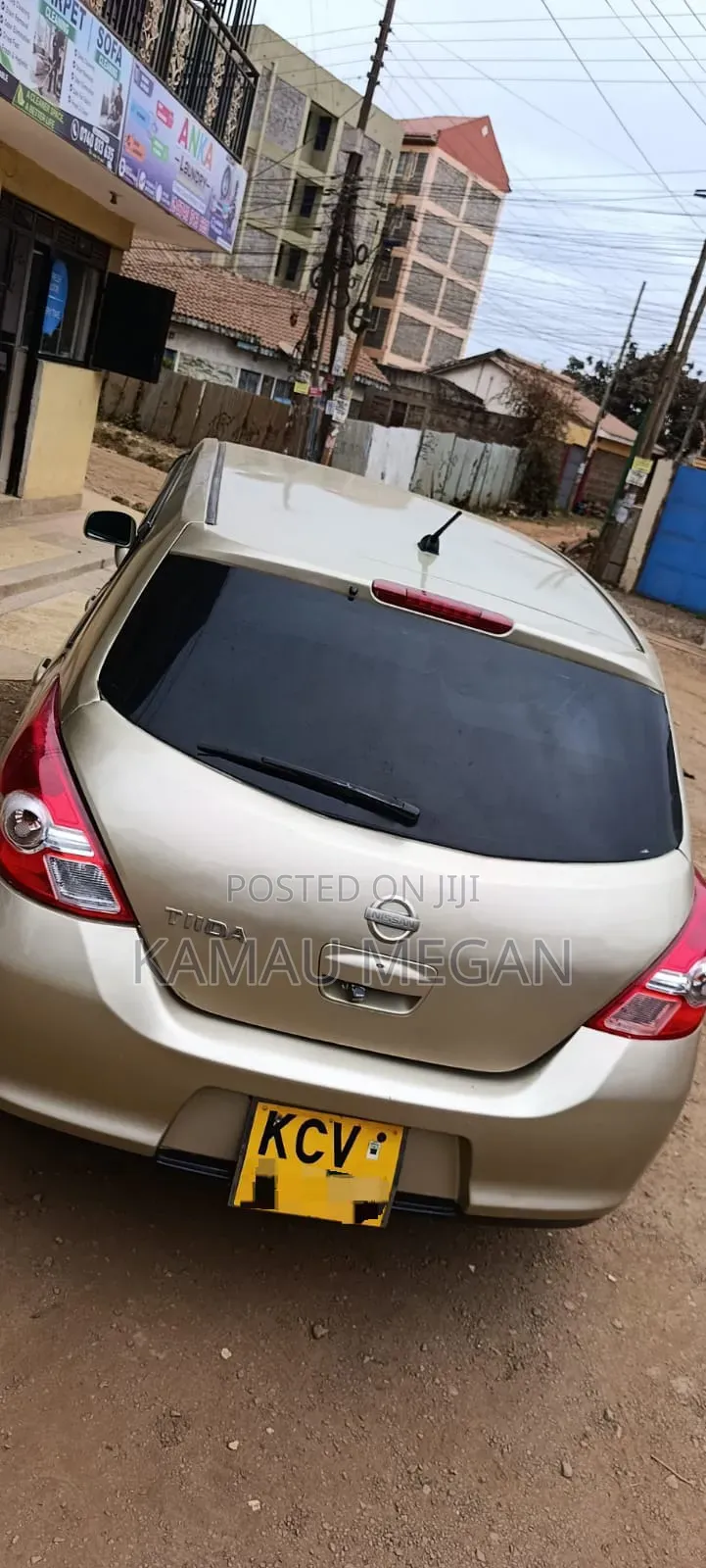 Nissan Tiida 2012 Gold