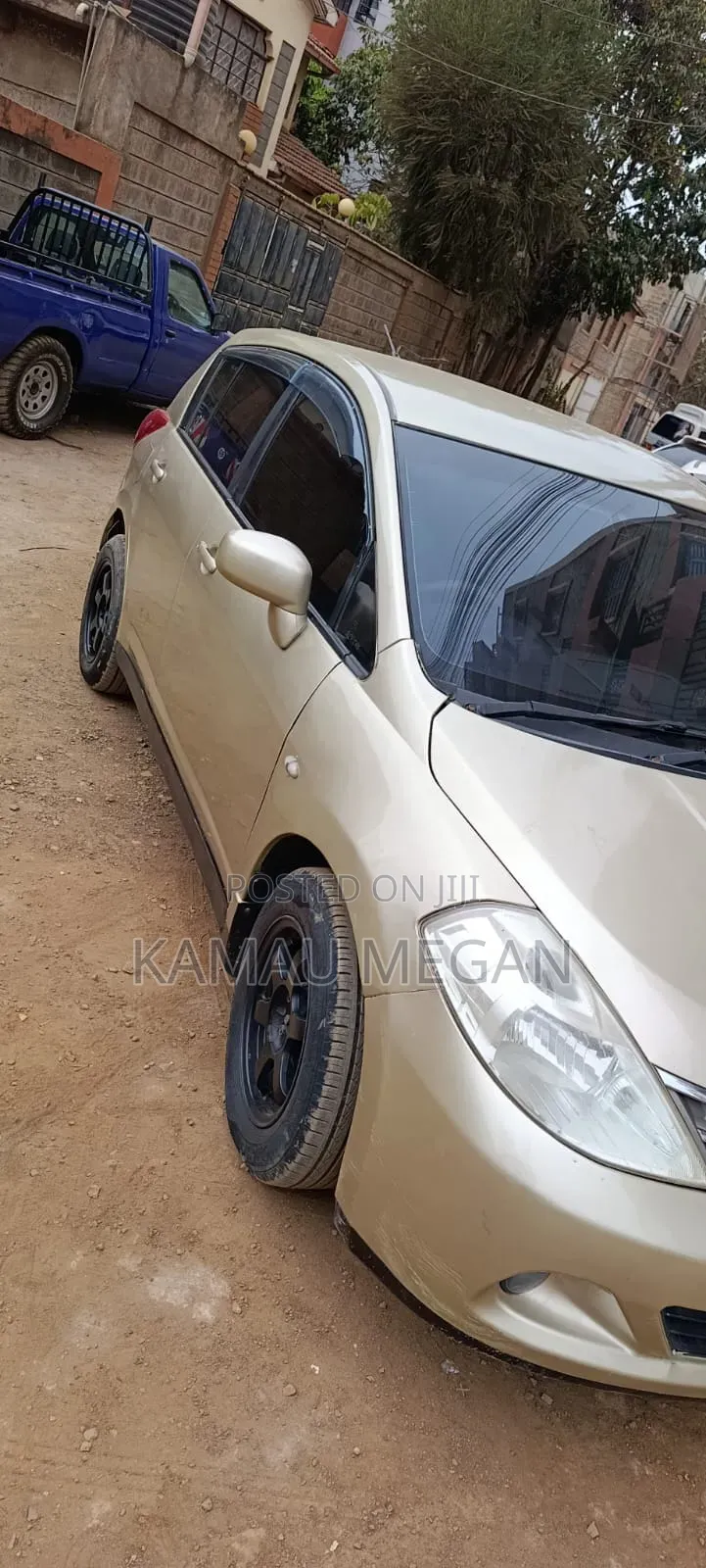Nissan Tiida 2012 Gold