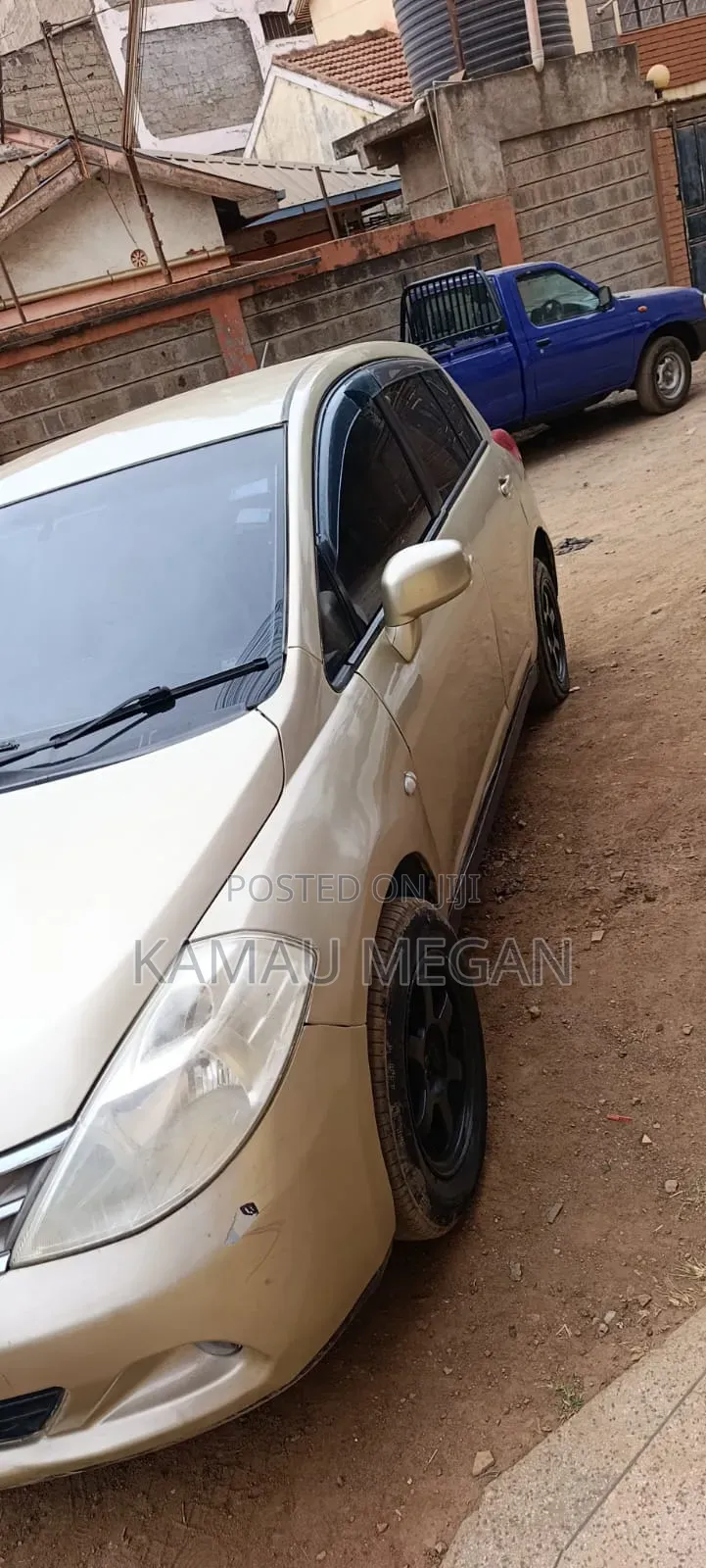 Nissan Tiida 2012 Gold