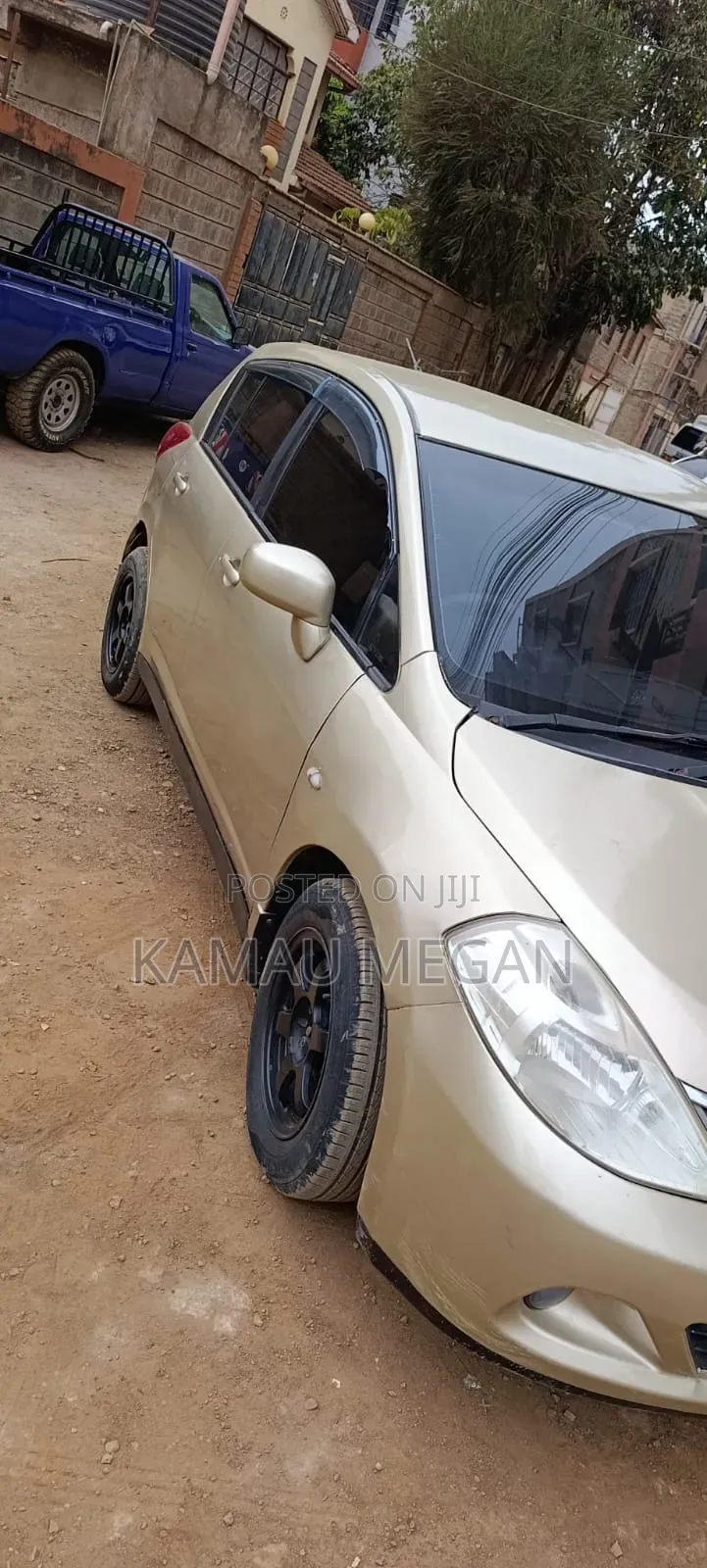 Nissan Tiida 2012 Gold
