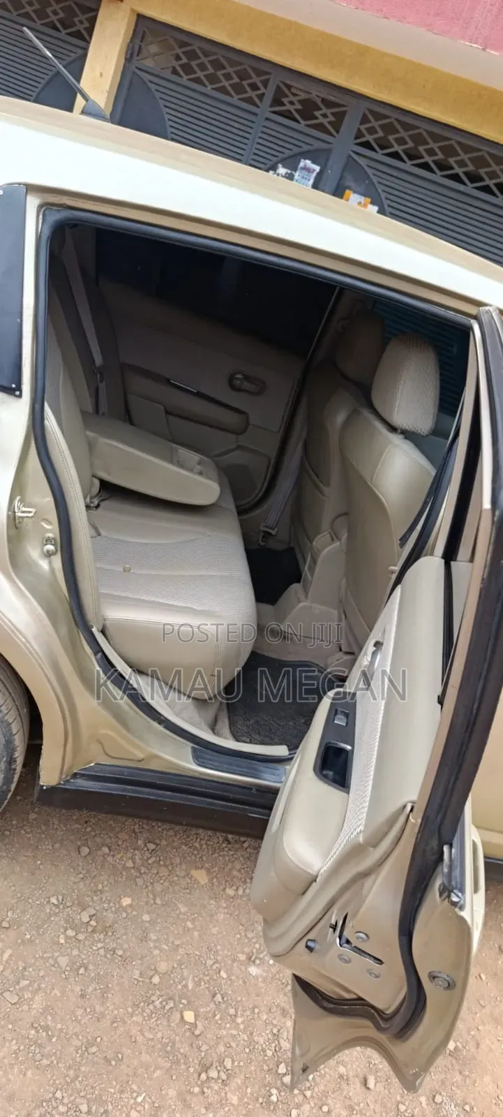 Nissan Tiida 2012 Gold
