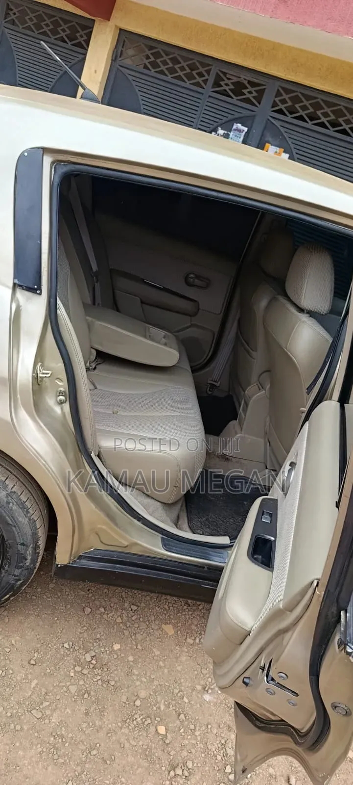 Nissan Tiida 2012 Gold