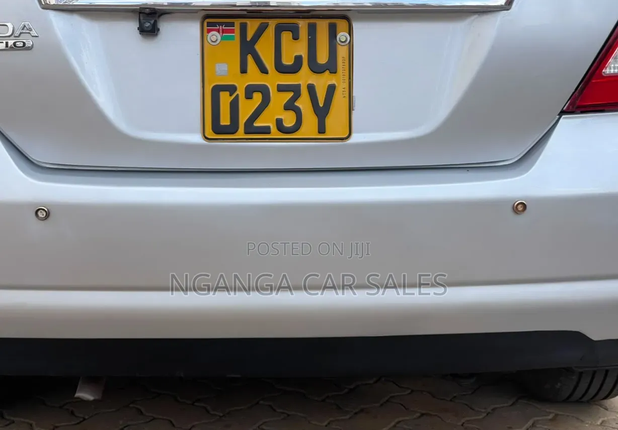 Nissan Tiida 2012 Silver