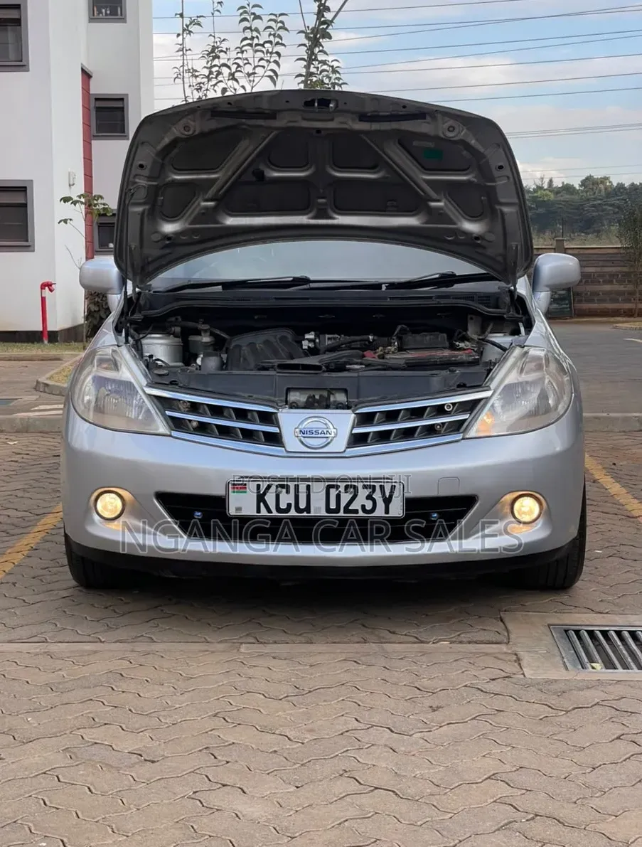 Nissan Tiida 2012 Silver