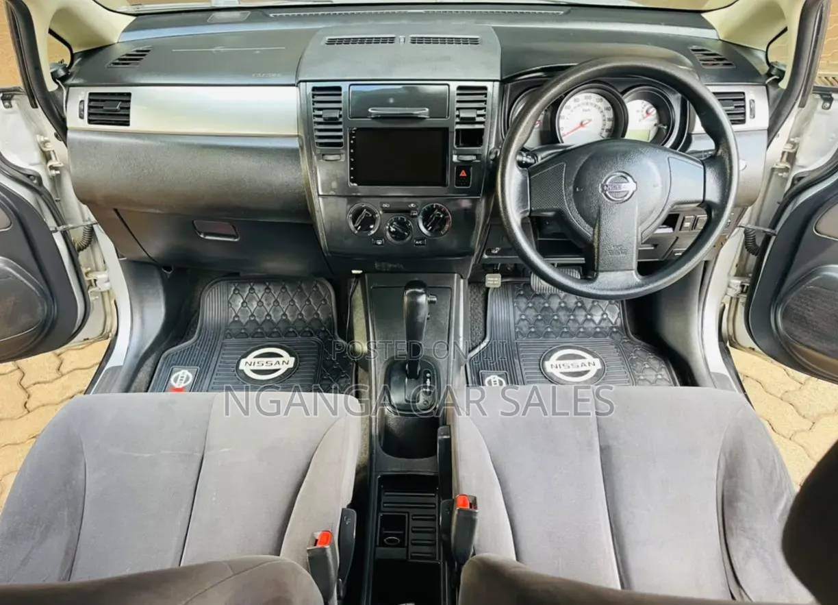 Nissan Tiida 2012 Silver