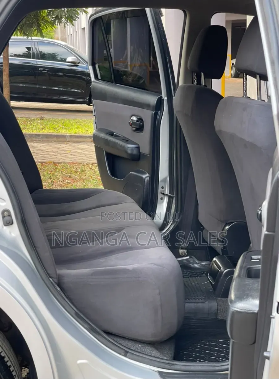 Nissan Tiida 2012 Silver