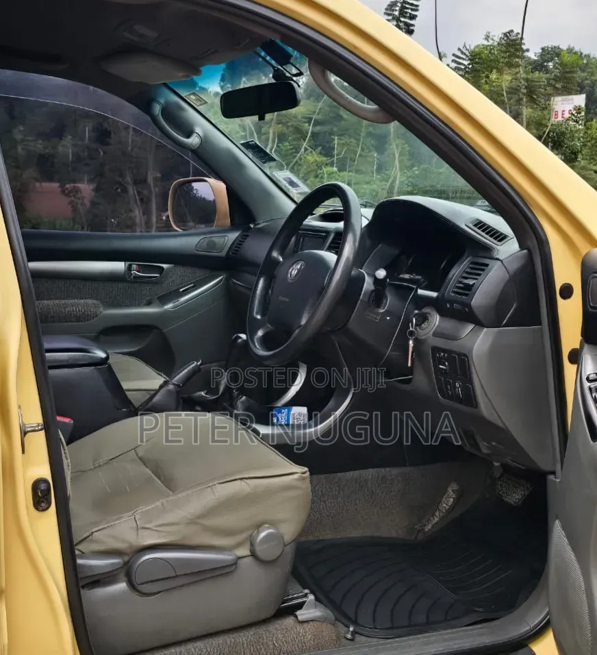 Toyota Land Cruiser 3.0 D-4D C 2006 Yellow
