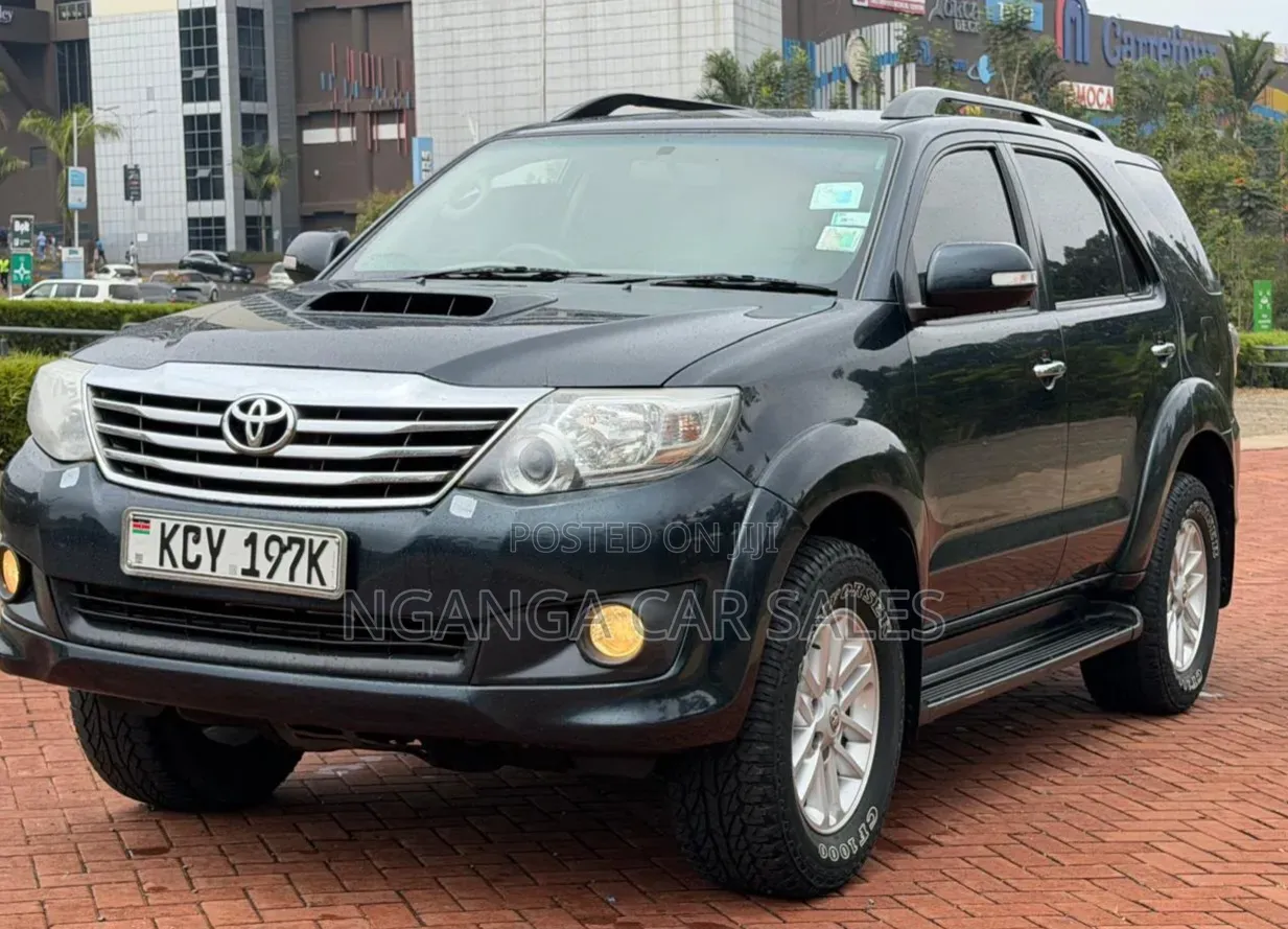 Toyota Fortuner 2013 Black