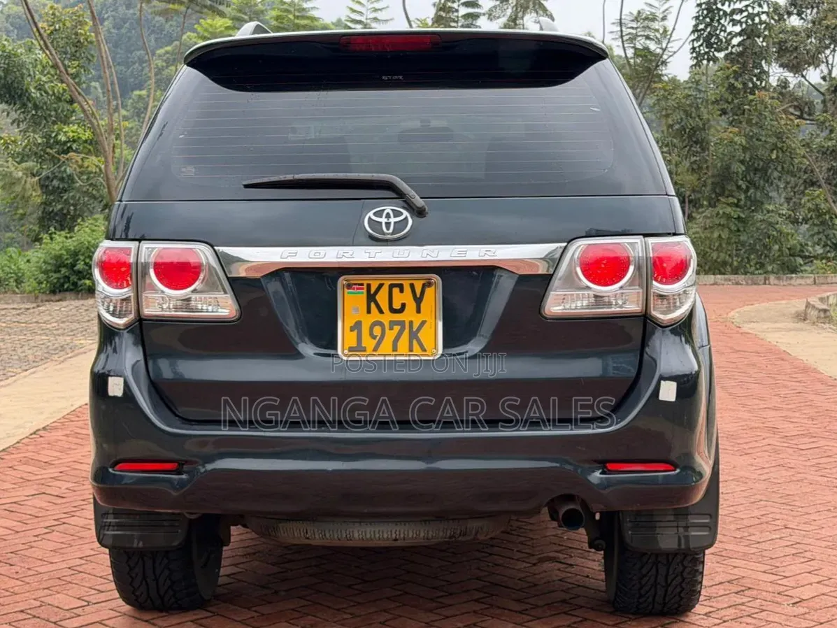 Toyota Fortuner 2013 Black