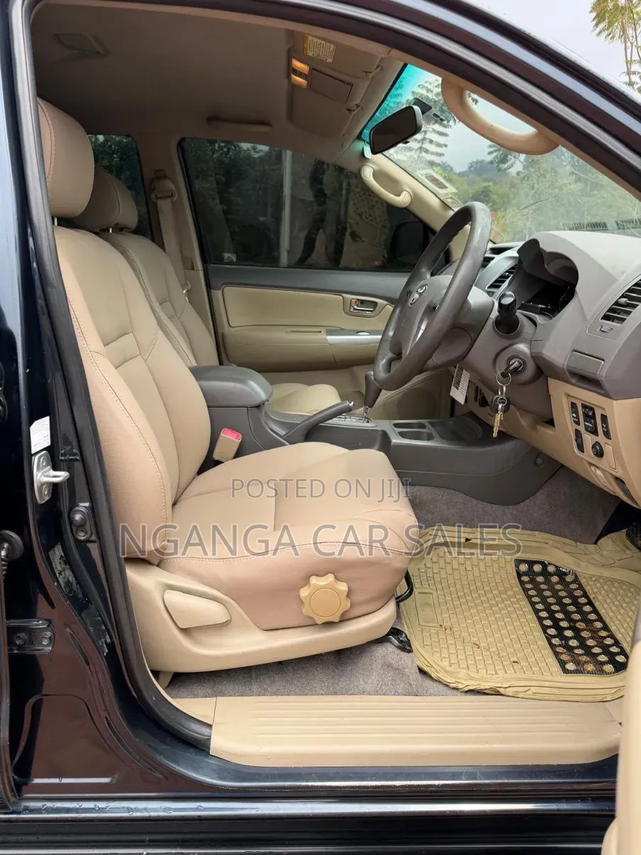 Toyota Fortuner 2013 Black