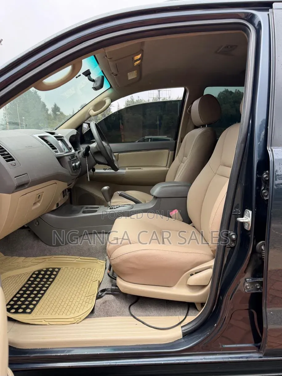 Toyota Fortuner 2013 Black